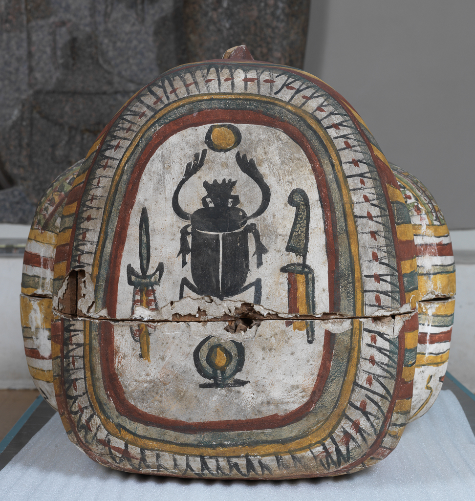 inner section of Pakepu's coffin, a water pourer from Thebes, showing a scarab beetle